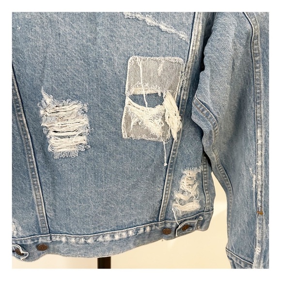 NWT Levi’s x Riley Distressed Denim jacket L - Picture 4 of 5